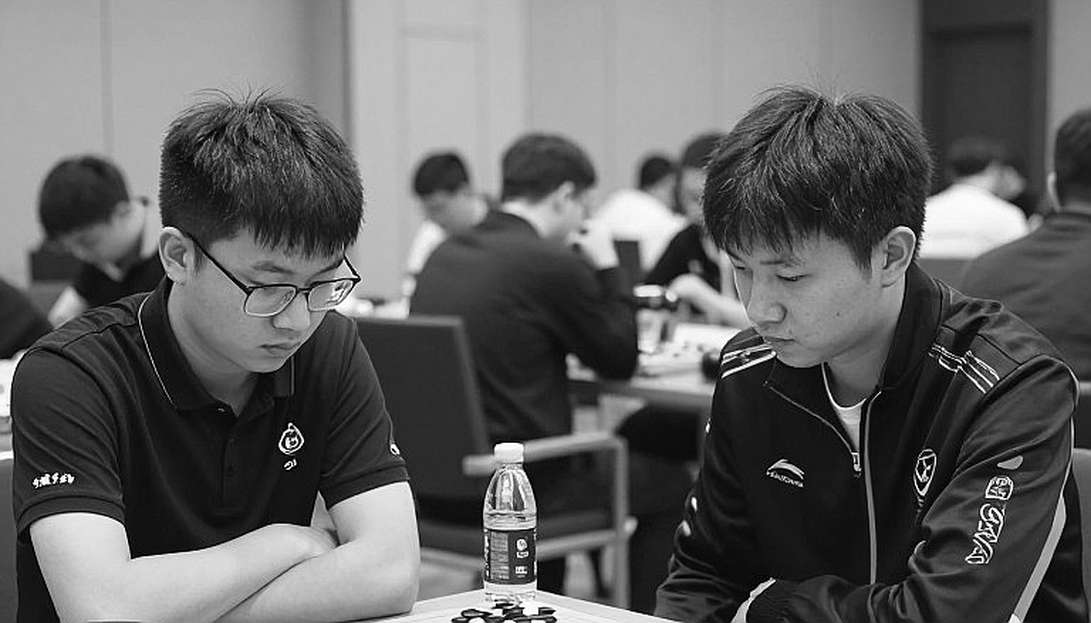 क्यू-शीट झूठ बोलती है: FIDE अध्यक्ष के ग़लत नाम से FRITZ 20 के विज्ञापन तक